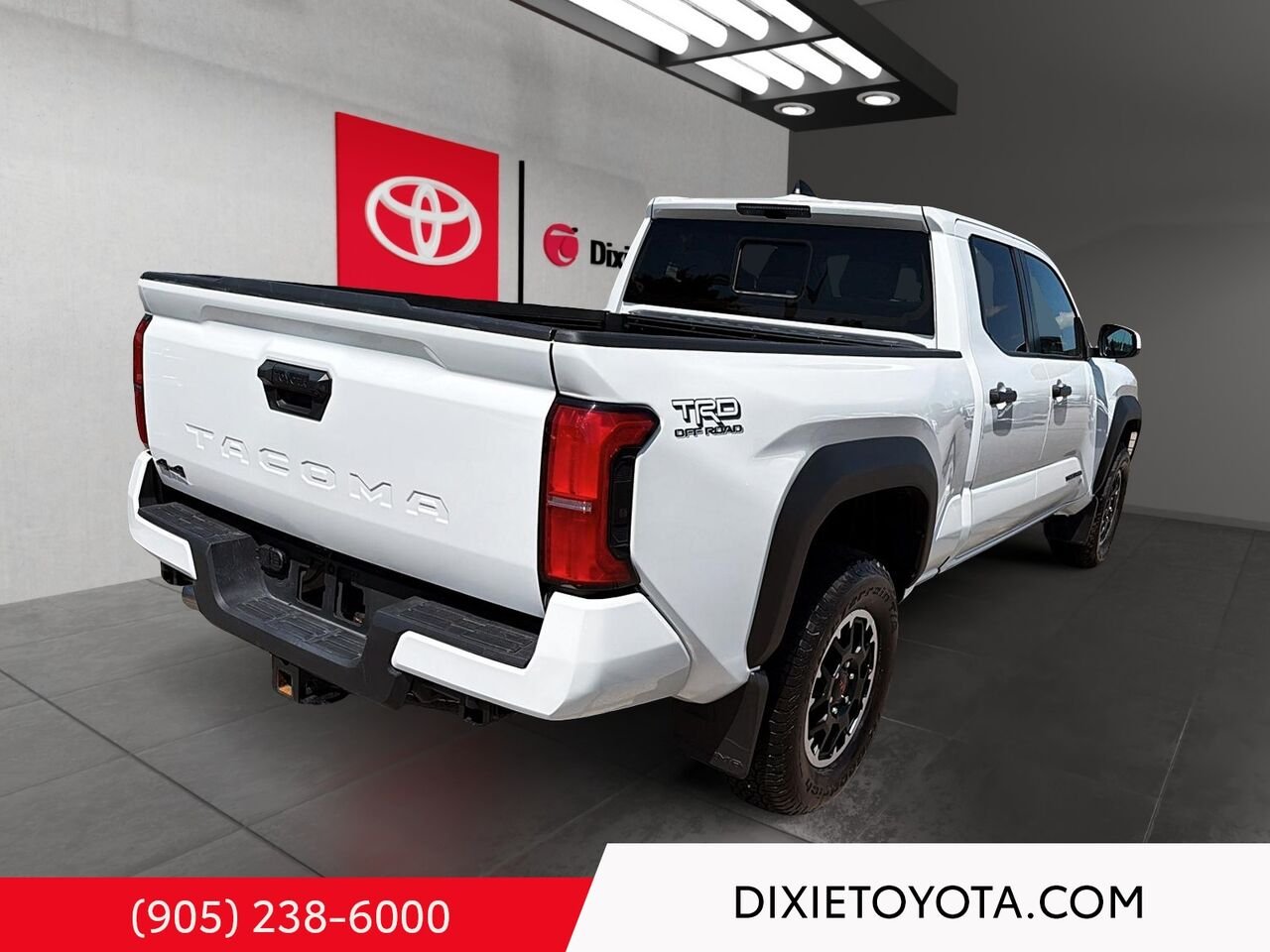 2024 Toyota Tacoma TRD OFFROAD / CLEAN CARFAX / HEATED SEATS / REAR DIFF LOCK / ALLOY WHEELS / CARPLAY AND ANDROID AUTO White Mississauga - photo #3