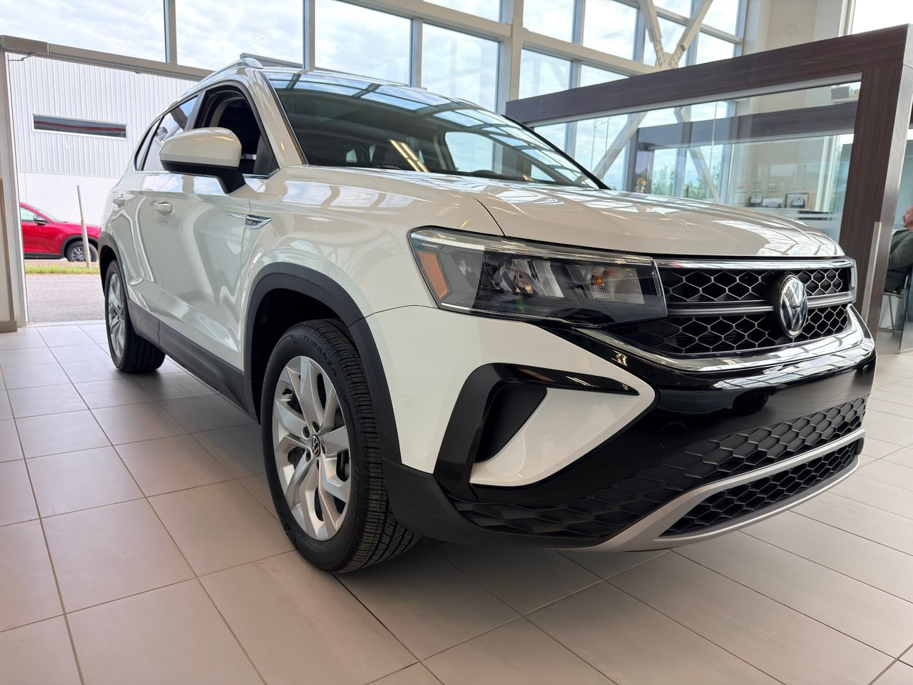 2022 Volkswagen Taos White Notre-Dame-des-Prairies - photo #7