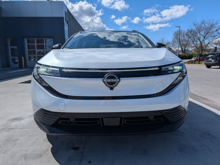 2026 NISSAN LEAF 2026 Everest White Pearl Tricoat/Black