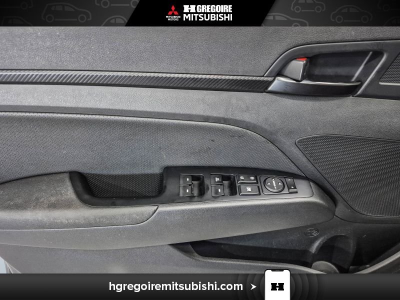 Hyundai Elantra MA4420 | Sport * Manuel * Mags * Caméra * Toit * Carplay 2019 Gris Laval - photo #12