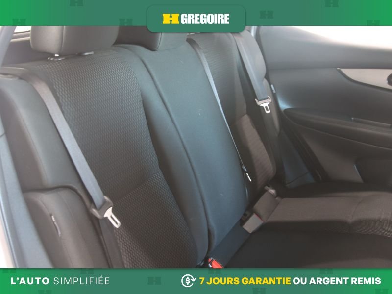 Nissan Qashqai 2023 Blanc Laval - photo #25