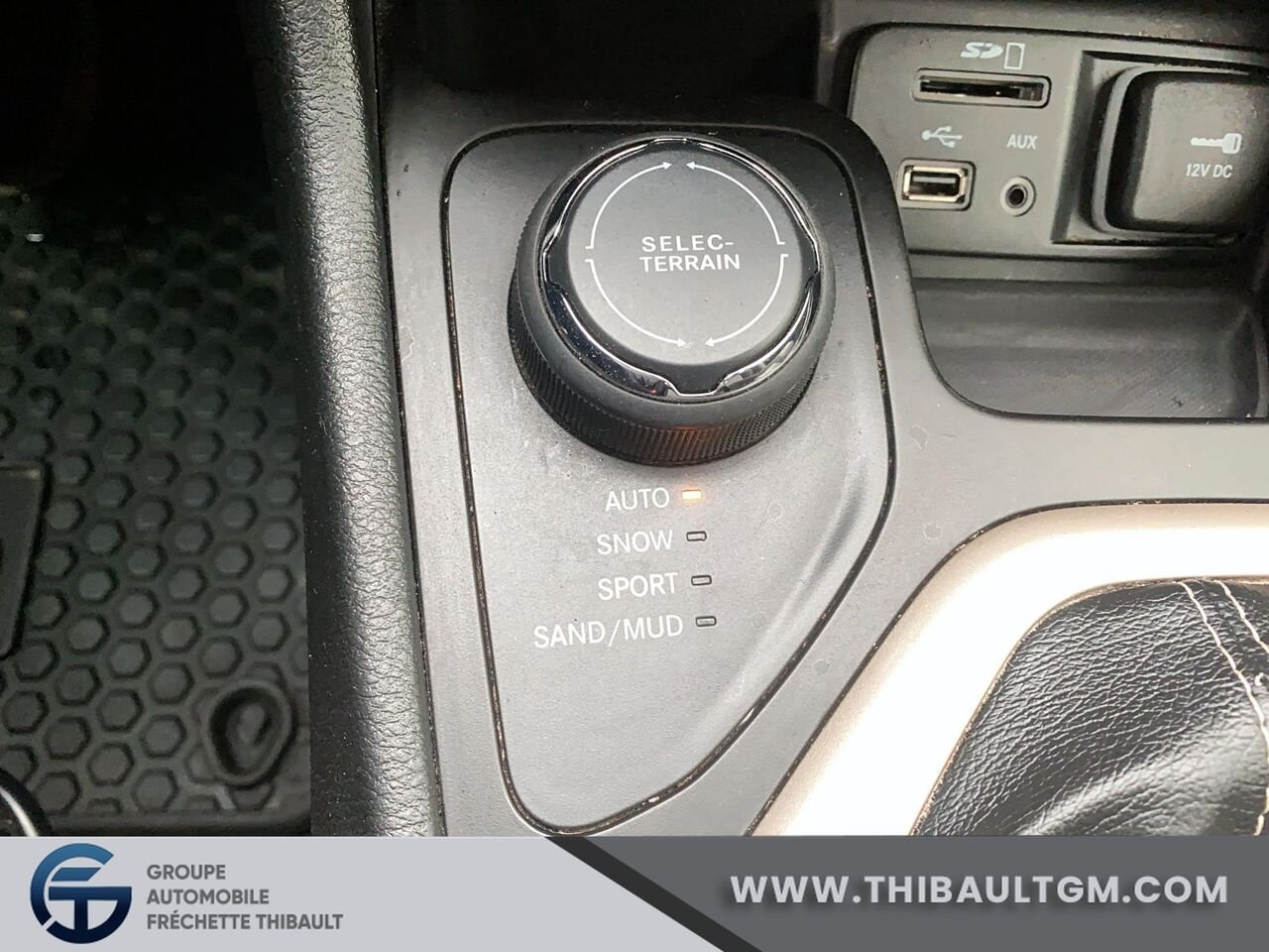 2014 JEEP CHEROKEE L 4 RM, 4 portes, North Red Montmagny - photo #14