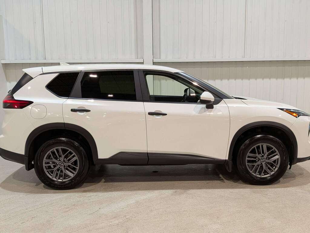 2024 Nissan Rogue AWD S White Val-David - photo #3