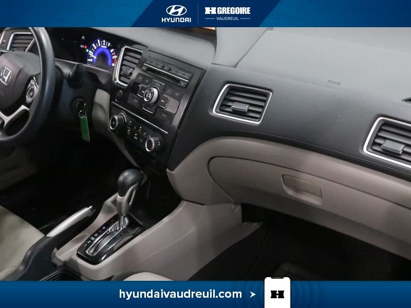 Honda Civic YA888 | LX 4 portes, boîte automatique 2013 Gris Laval - photo #30