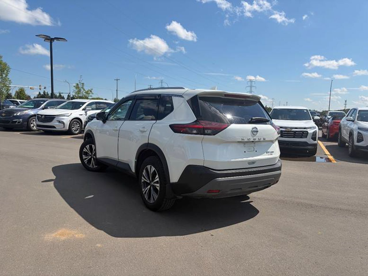 2021 Nissan Rogue AWD SV White Sherwood Park - photo #3
