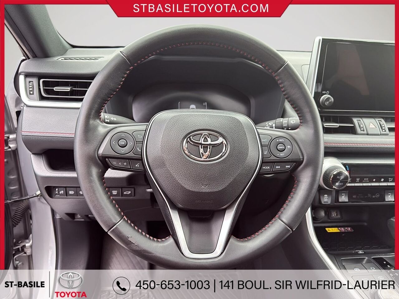 Toyota RAV4 PRIME 2023 Ciel argent métallisé avec toit noir Saint-Basile-le-Grand - photo #14