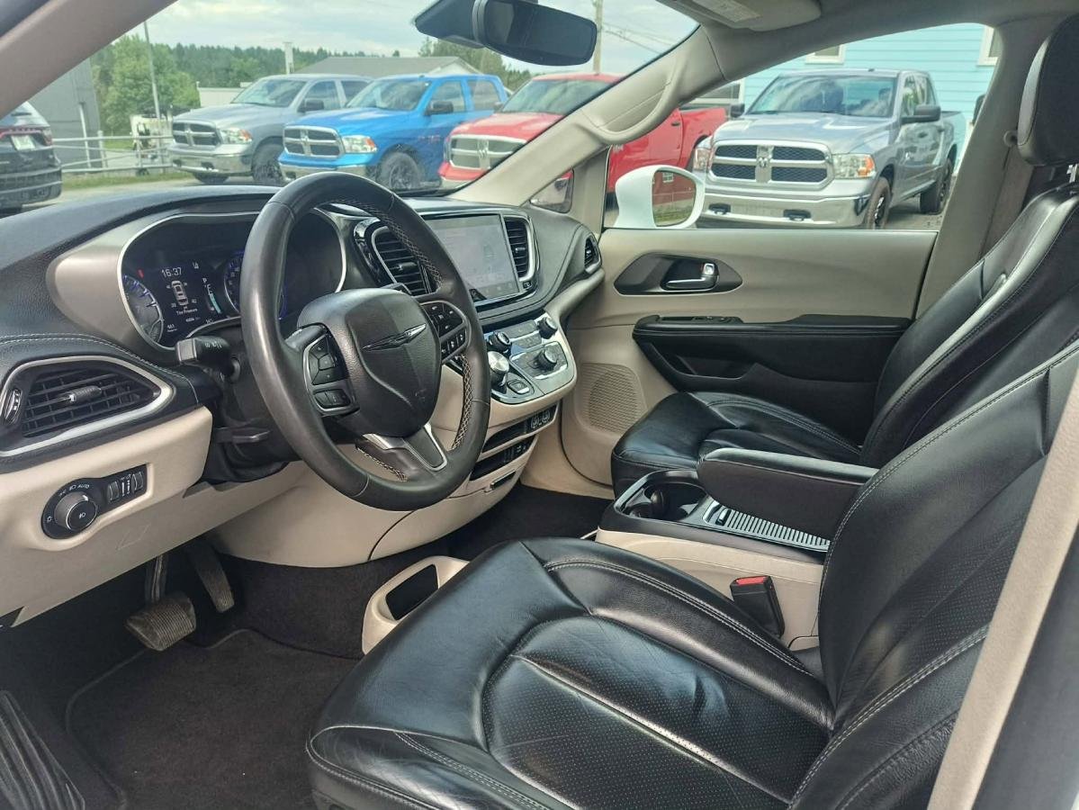 2022 Chrysler Pacifica White Lac Mégantic - photo #8