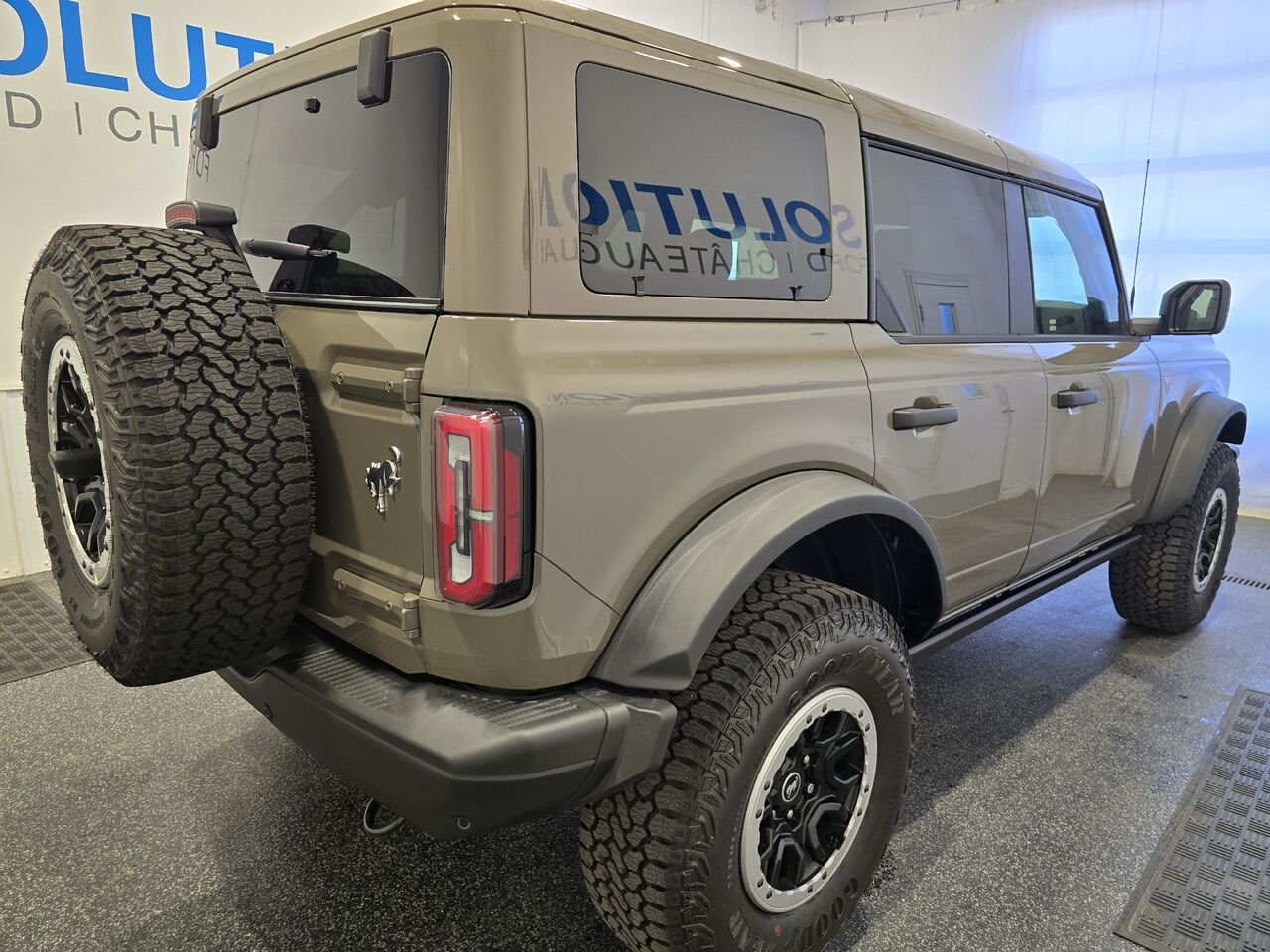 Ford Bronco 2026 Gris Saint-Eustache - photo #2