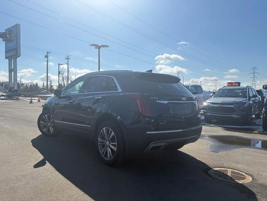 2022 Cadillac XT5 2022 Black