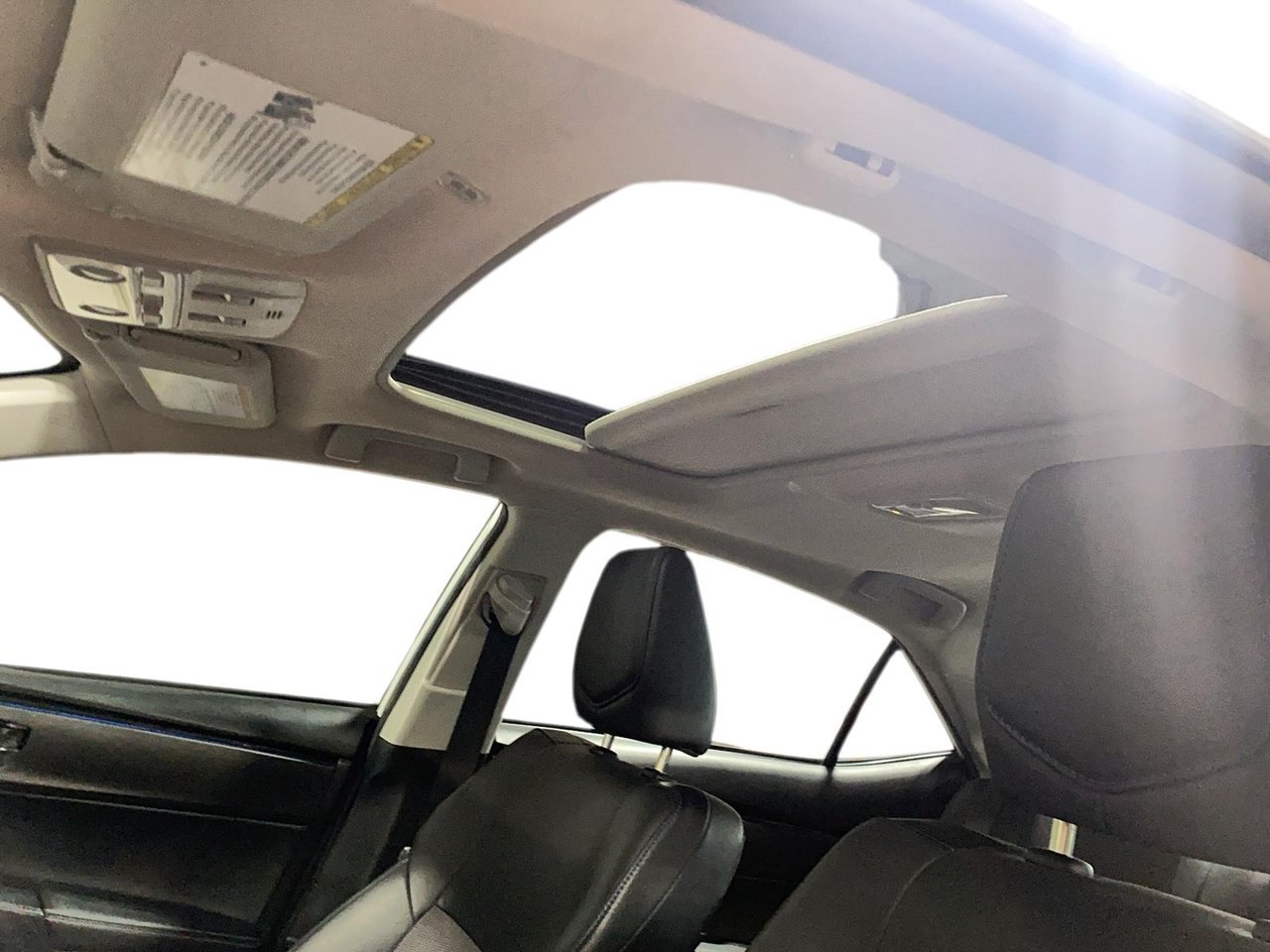 2018 Toyota Corolla VIN 2T1BURHE3JC022129 White Baie-Comeau - photo #11