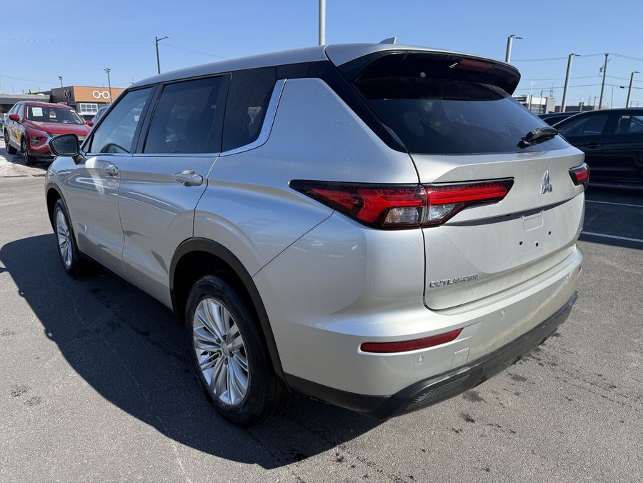 2023 Mitsubishi Outlander ES S-AWC, 7 passagers, Climatisation Silver