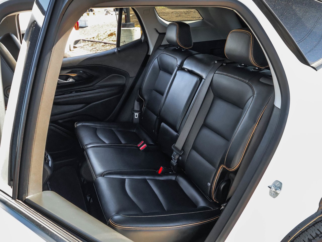 2022 GMC Terrain AWD 4dr AT4 White Sherwood Park - photo #15