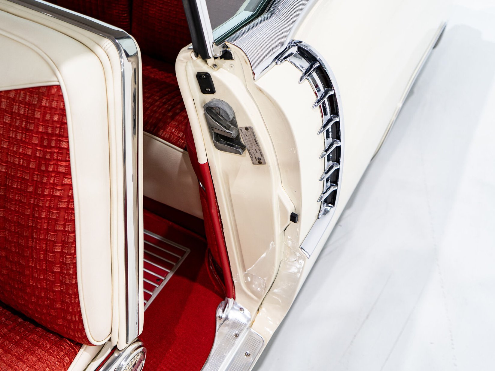 1956 Cadillac Eldorado Seville With Factory A/C | PRIX EN USD White Montreal - photo #81