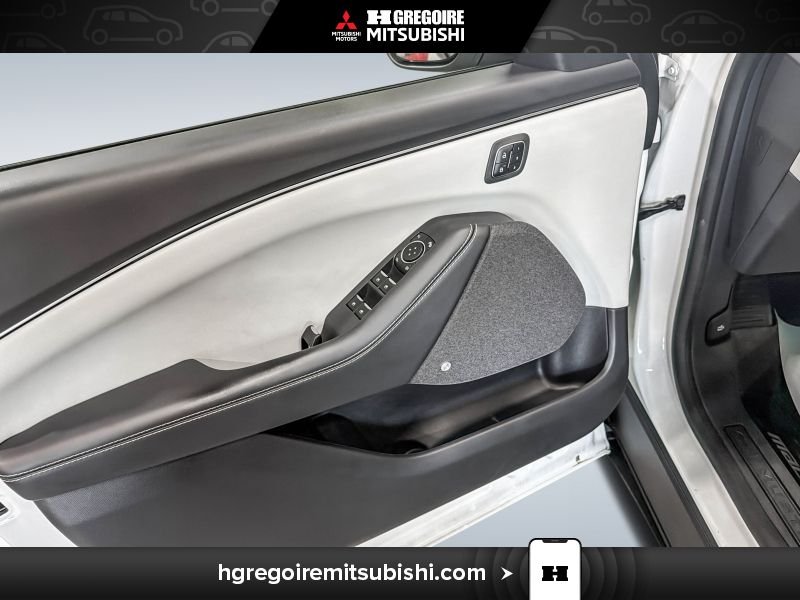 2025 Ford Mustang Mach-E White Blainville - photo #12