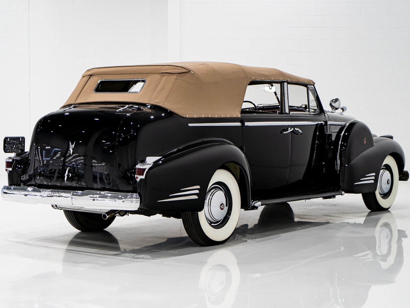 Cadillac Series 90 **PRICE IN USD**1 of 13 V16 1938 Noir Montréal - photo #82