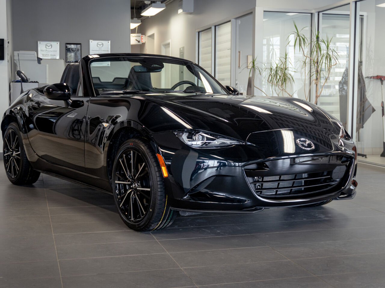 MAZDA MX-5 2625 | GT BA 2026 Noir de jais mica Val-d'Or - photo #0