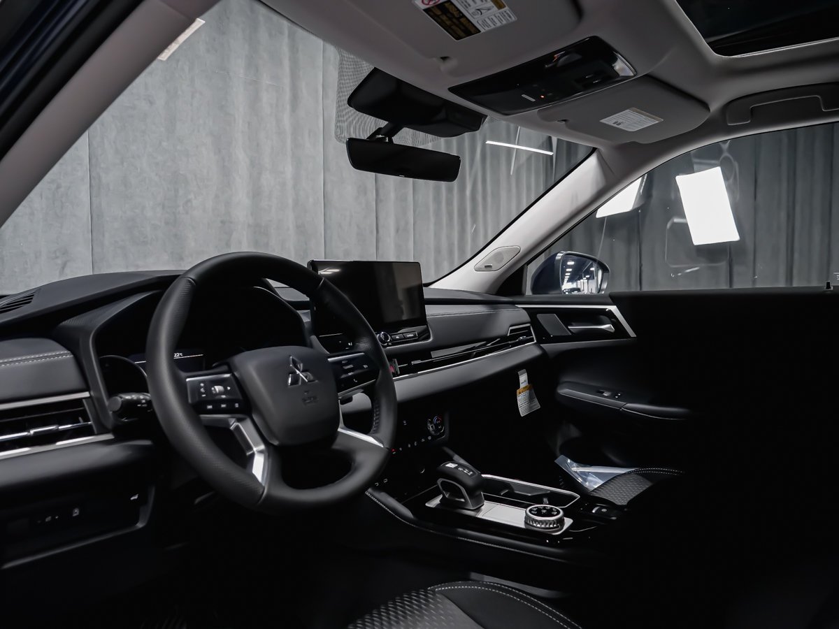 2026 Mitsubishi Outlander SE Cosmic Blue Montreal - photo #5