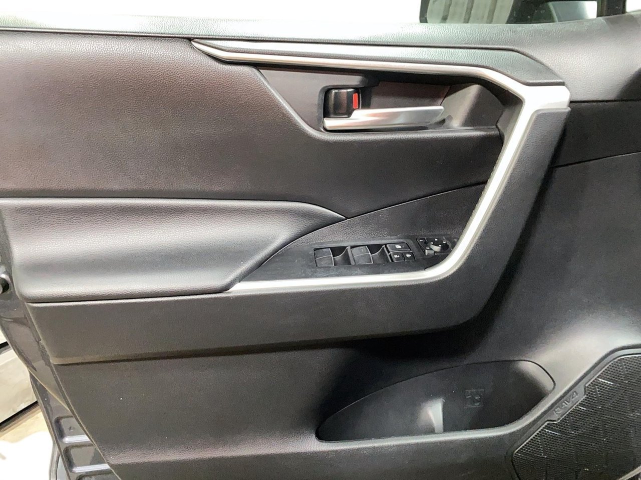 2021 Toyota RAV4 VIN 2T3RWRFV9MW116733 Magnetic Grey Metallic w/Black Roof Chicoutimi - photo #9