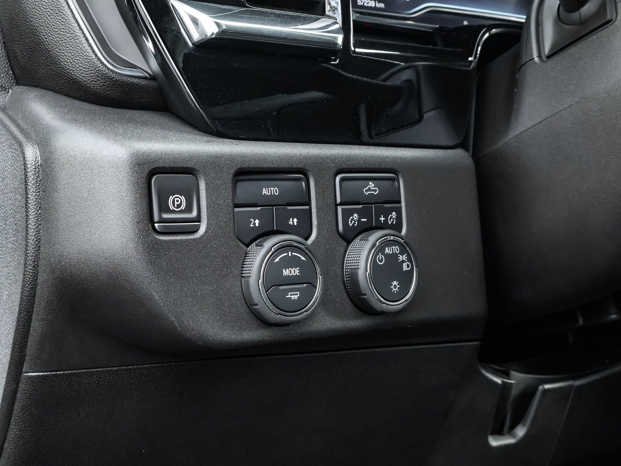 2025 Chevrolet Silverado 1500 4WD Crew Cab 147 LT White Sherwood Park - photo #19