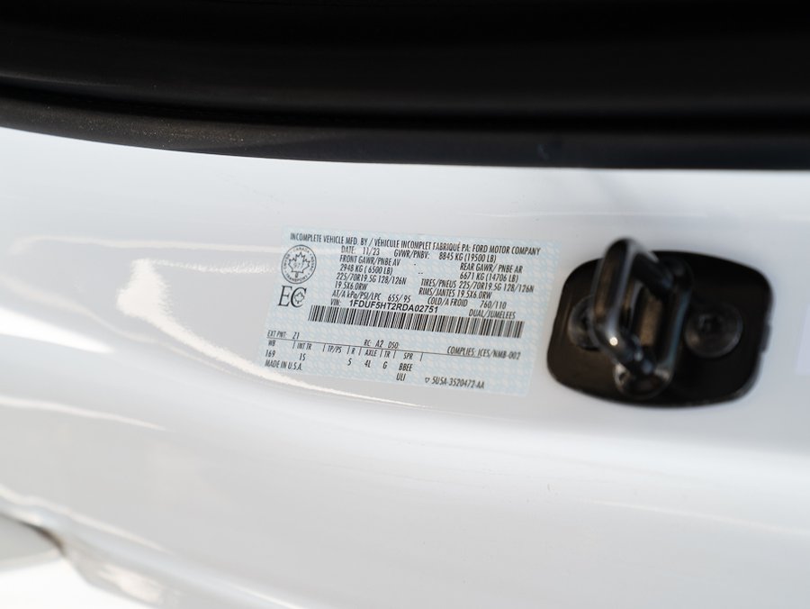 2024 Ford Super Duty F-550 DRW 2024 White