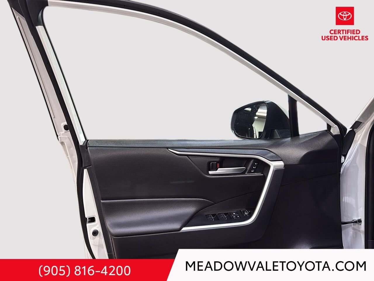 2025 Toyota RAV4 One Owner, Clean Car Fax, Power Sunroof, Power Trunk, Power Seat, Softex Leather Seating Wind Chill Pearl Mississauga - photo #7