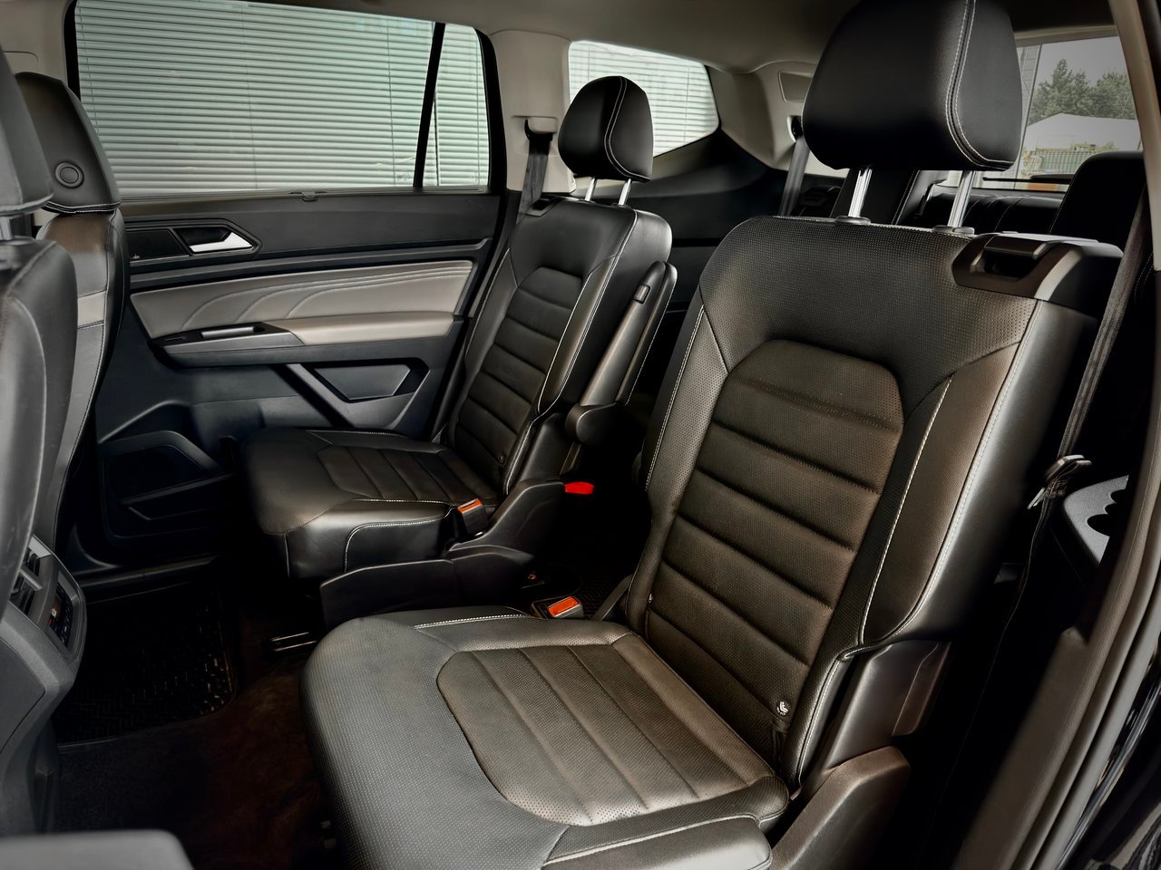 2022 Volkswagen Atlas Black Notre-Dame-des-Prairies - photo #17