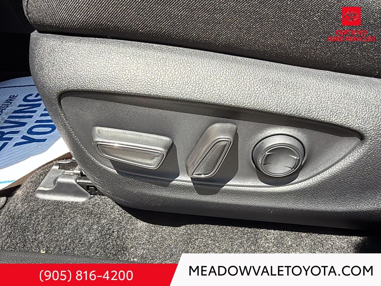2025 Toyota RAV4 Running Boards, Sunroof, Power Drivers Seat, Low KM's, Midnight Black Metallic Mississauga - photo #9