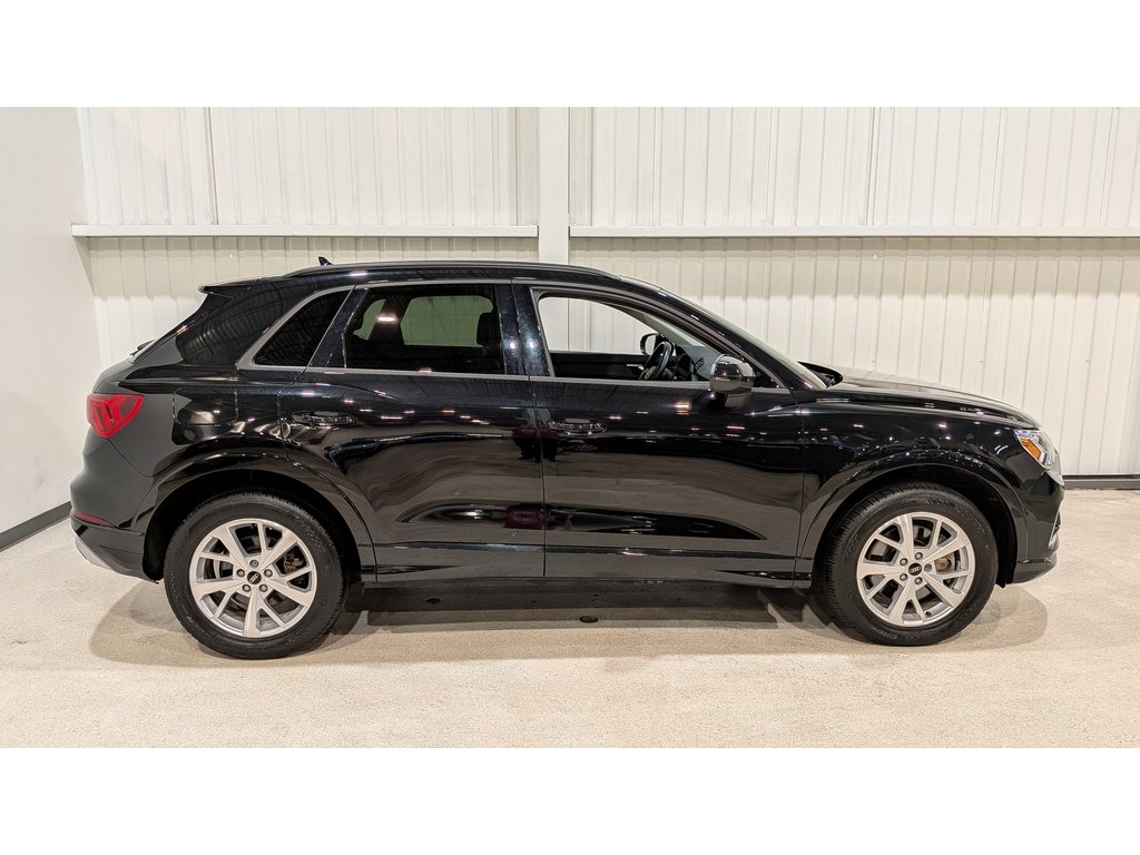 2022 Audi Q3 Komfort 45 TFSI quattro Black Val-David - photo #6