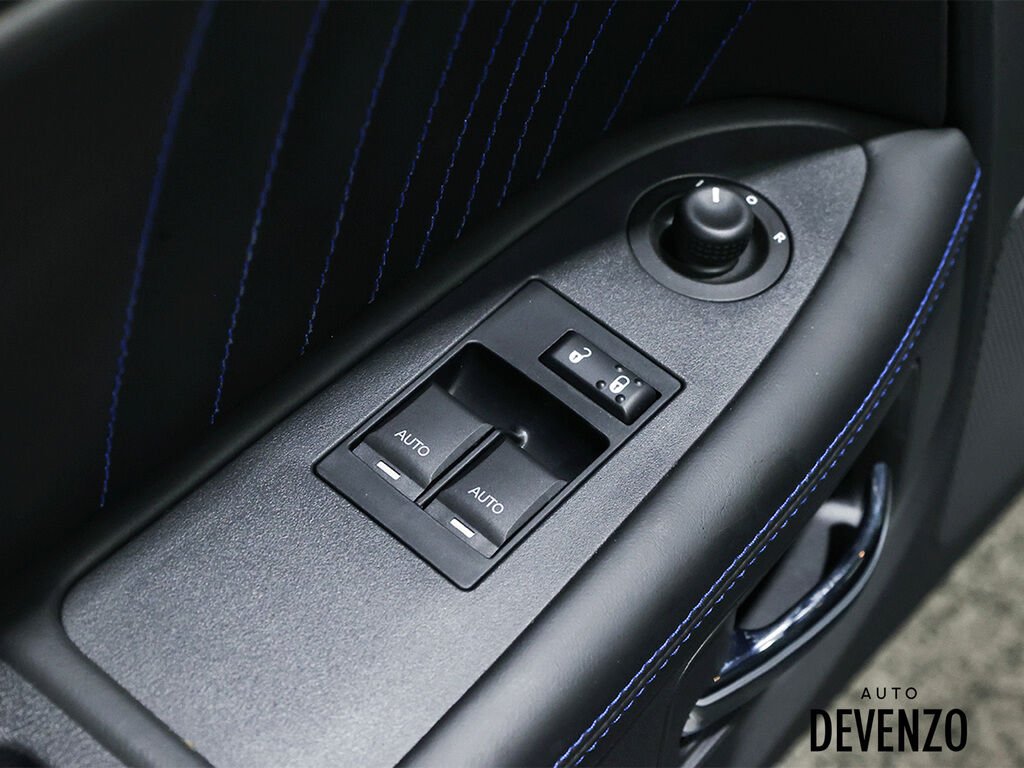 2014 Dodge Challenger White Saint-Eustache - photo #13