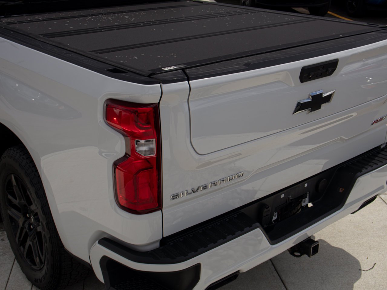 2024 Chevrolet Silverado 1500 4WD Crew Cab 147 RST White Sherwood Park - photo #11