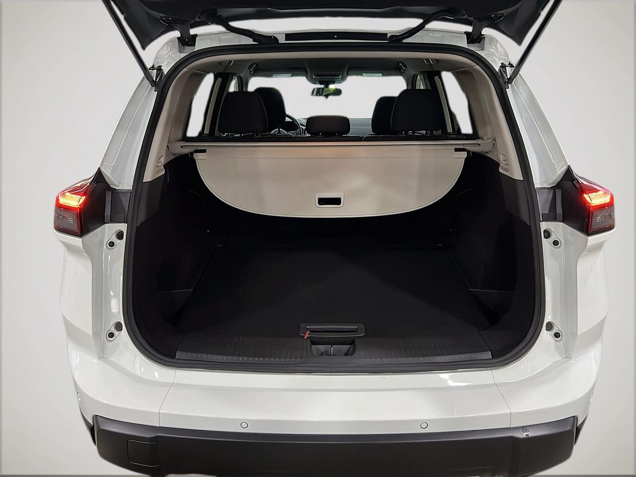 2024 Nissan Rogue S White Québec - photo #5