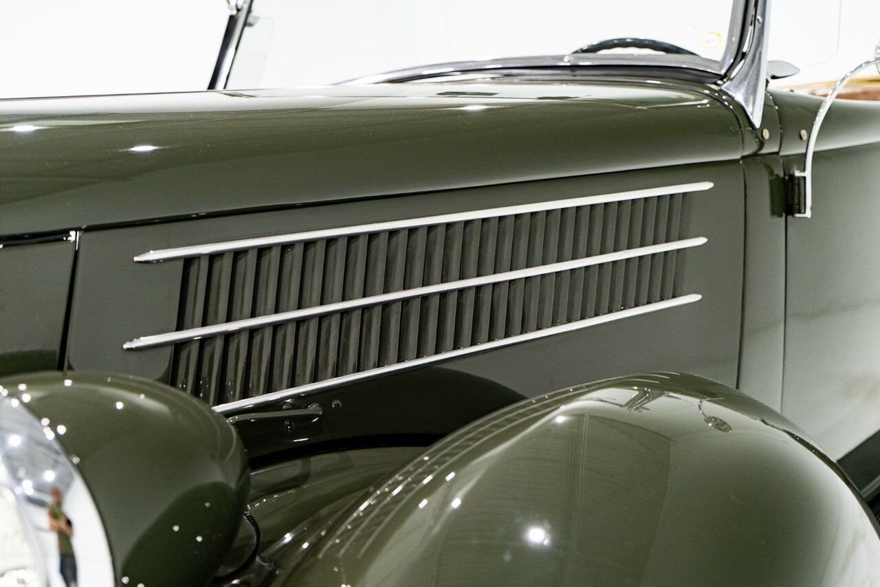 1936 Ford Model 48 Phaeton PRIX EN USD | Beautifully presented in original condition Green Montreal - photo #39