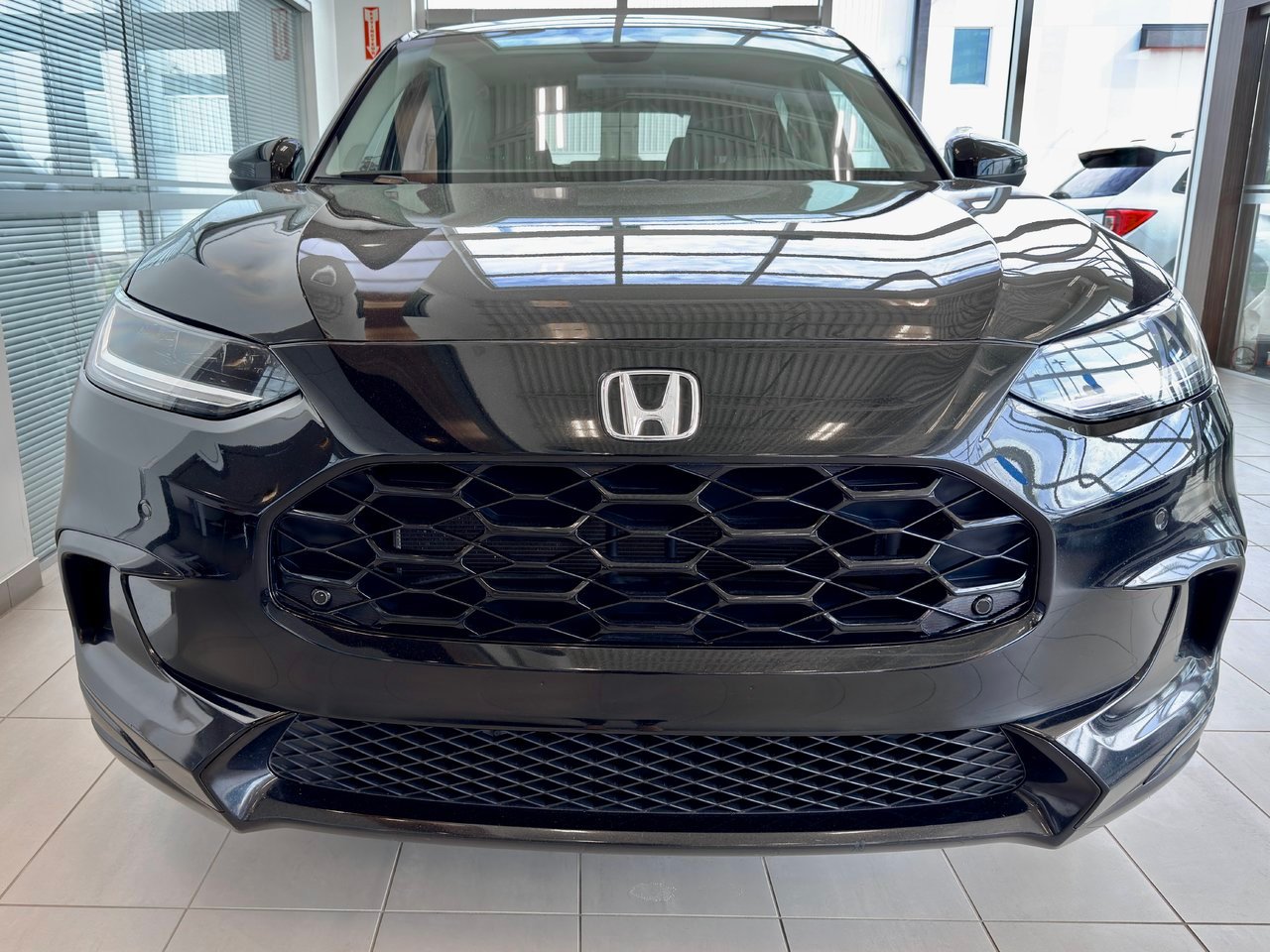 2023 Honda HR-V Black Notre-Dame-des-Prairies - photo #5