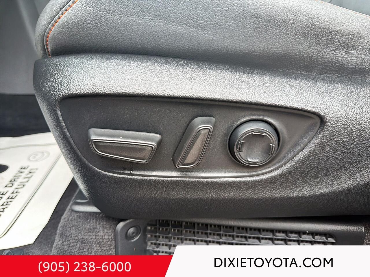 2023 Toyota Sienna XSE FWD HYBRID / CLEAN CARFAX / MOONROOF / ALLOY WHEELS / CARPLAY AND ANDROID AUTO Red Mississauga - photo #9