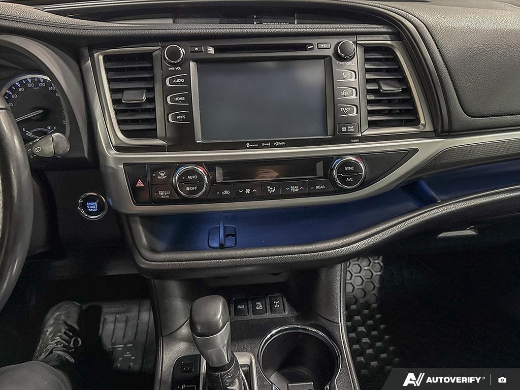 2018 Toyota Highlander 2501260A | SE Silver Edmonton - photo #17