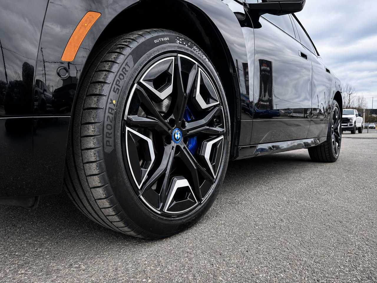 BMW iX 2023 Noir Granby - photo #10