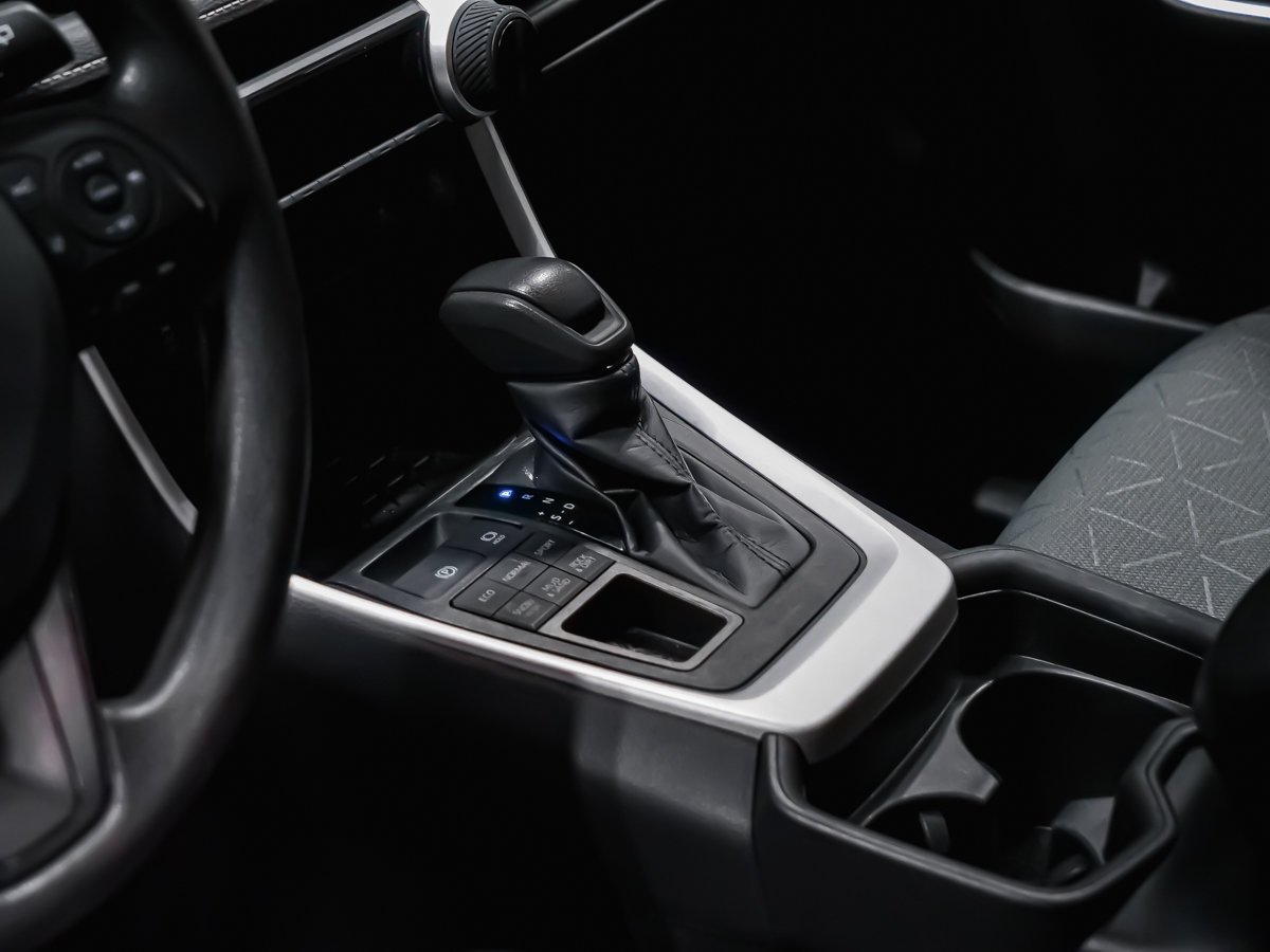 Toyota RAV4 LE 2021 Gris Montréal - photo #6