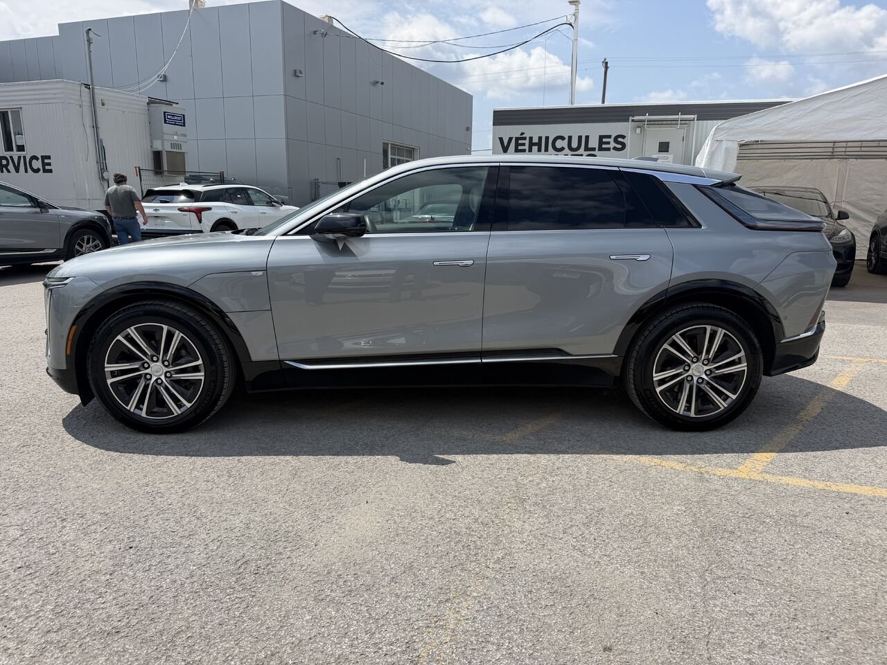 Cadillac LYRIQ LUXURY AWD FINANCEMENT À PARTIR DE 0.99% 2024 Argent Laval - photo #3