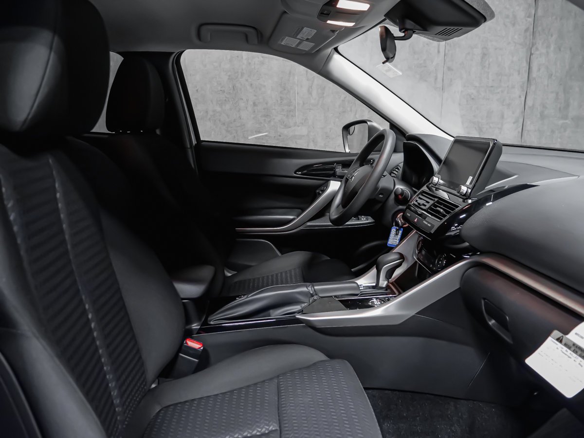 2026 Mitsubishi Eclipse Cross ES Titanium Grey Metallic Montreal - photo #17