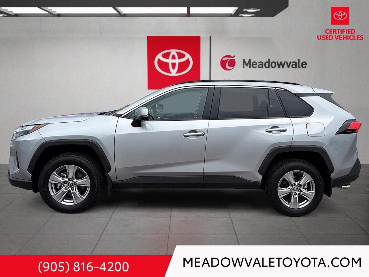 2025 Toyota RAV4 Heated steering wheel, Back-up Camera, Power moonroof, power liftgate Silver Mississauga - photo #5