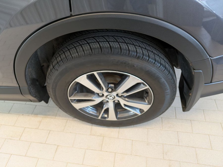 2018 Toyota RAV4 LE Grey