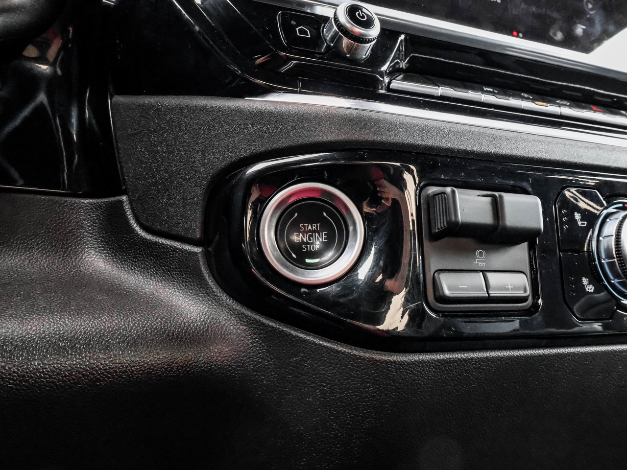 2024 GMC Sierra 1500 4WD Crew Cab 147 Elevation Black Sherwood Park - photo #24