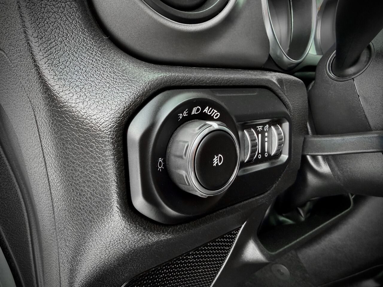 2022 Jeep Wrangler Silver Notre-Dame-des-Prairies - photo #29