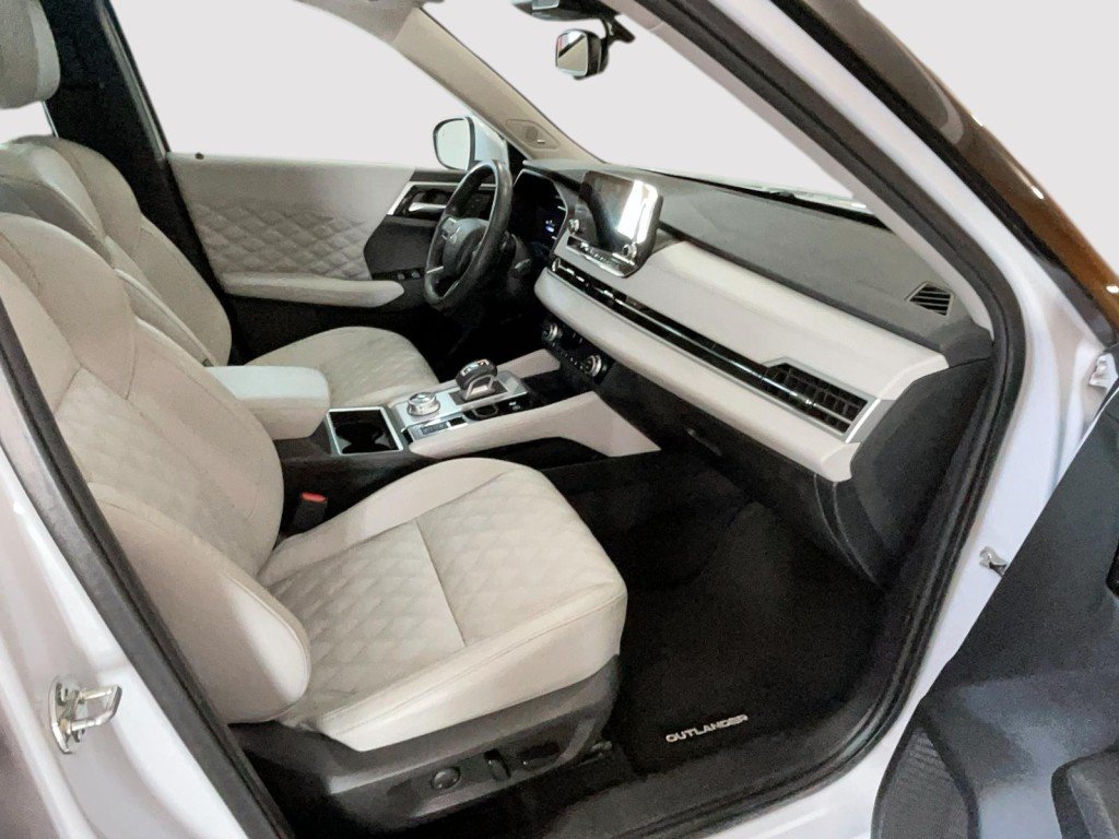 2023 Mitsubishi OUTLANDER White Amos - photo #14