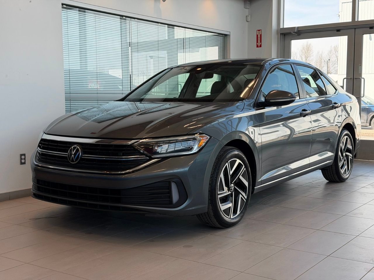 Volkswagen Jetta 2022 Gris Notre-Dame-des-Prairies - photo #4