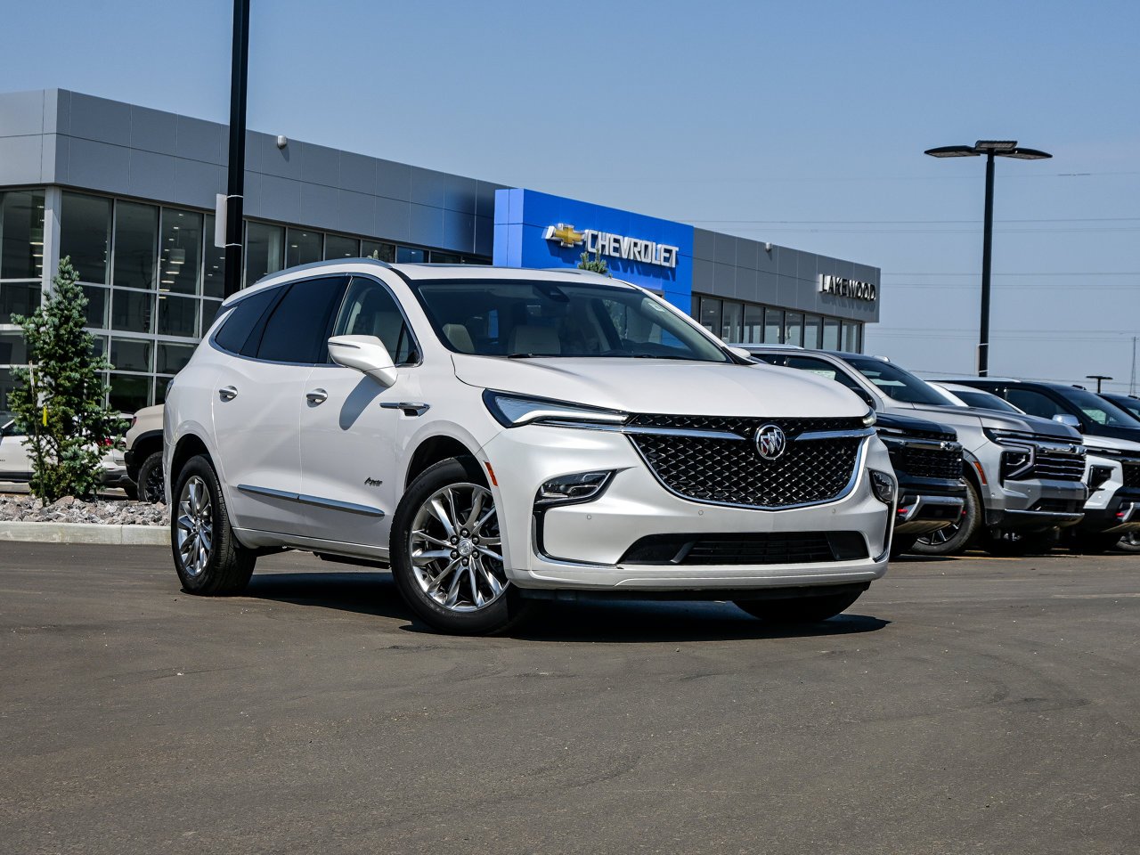 2022 Buick Enclave AWD 4dr Avenir White Sherwood Park - photo #1