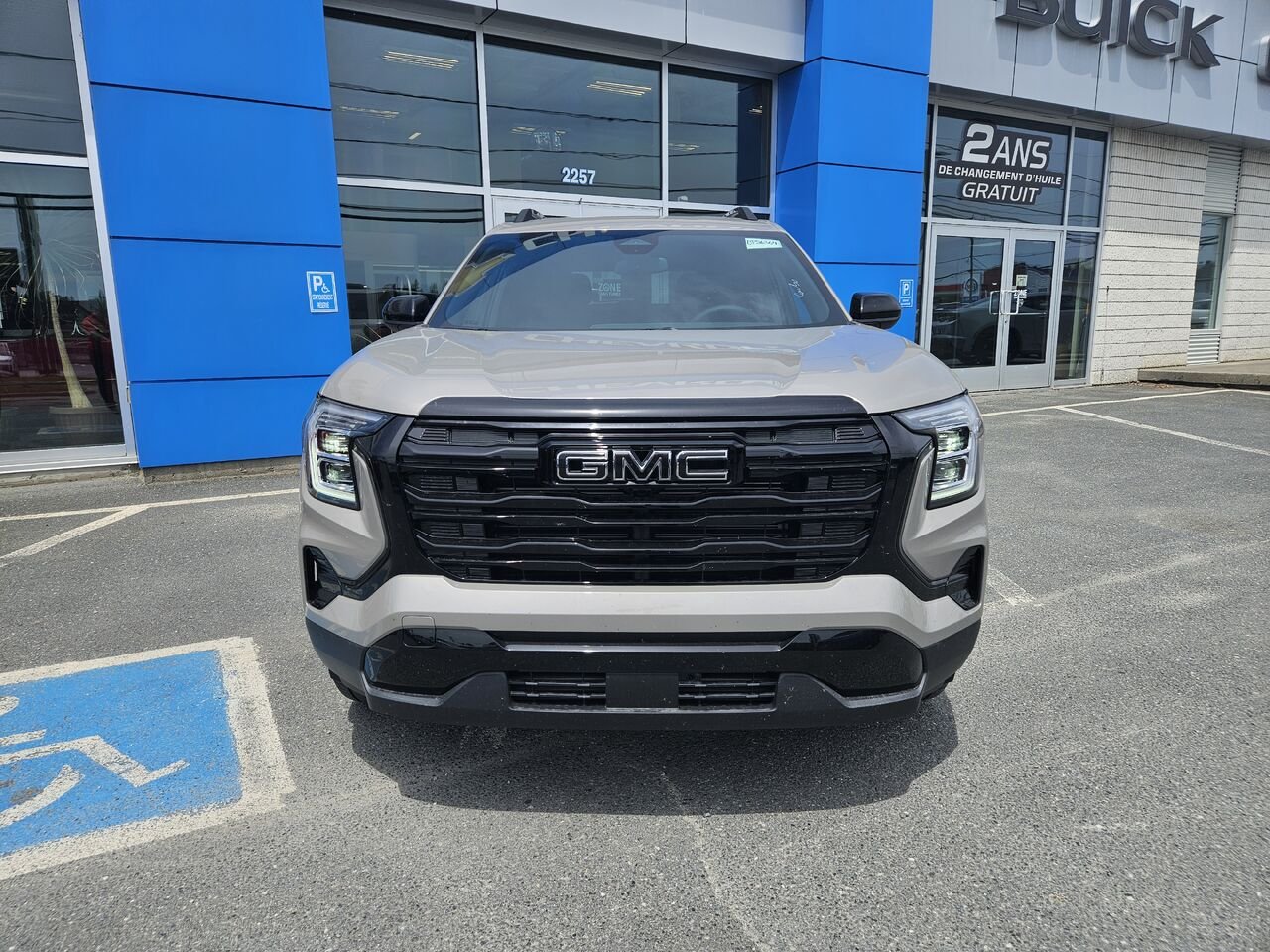 GMC Terrain Élévation 4 portes TI 2026 Pierre de rivière métallisé Thetford Mines - photo #6