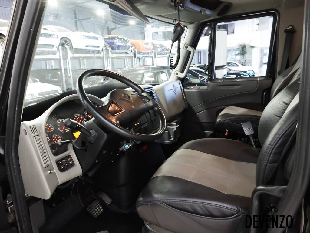2014 International TerraStar RV Hauler 6.4L Diesel MAXXFORCE Black Saint-Eustache - photo #16