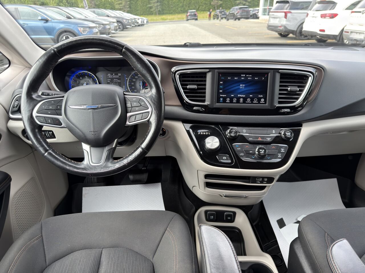 2019 Chrysler Pacifica Black Thetford Mines - photo #12