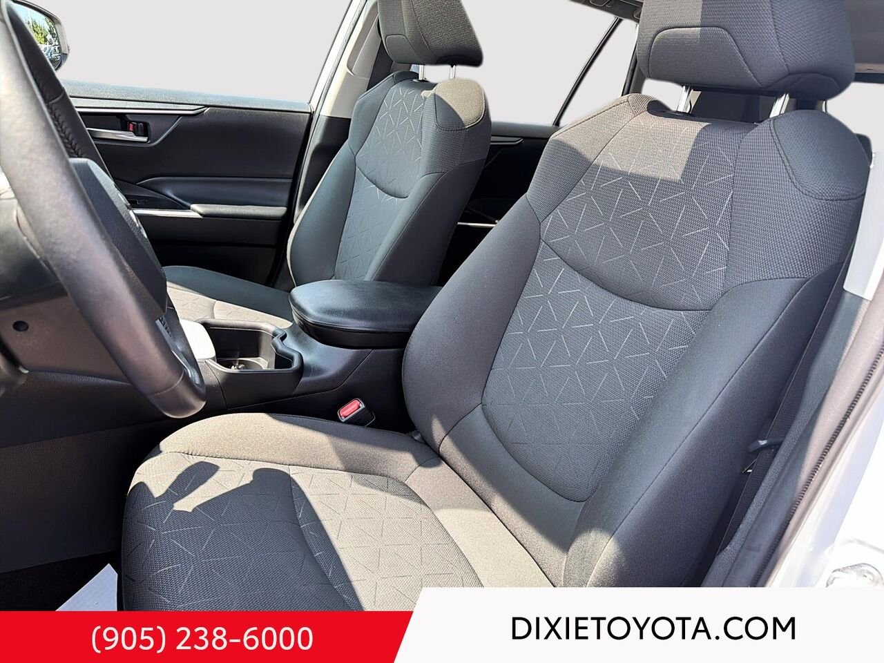2024 Toyota RAV4 Hybrid XLE AWD / CLEAN CARFAX / HEATED SEATS / MOONROOF / ALLOY WHEELS / CARPLAY AND ANDROID AUTO Mississauga - photo #8